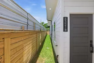 8321-8323 Observatory St, Houston, TX 77088 - Photo 33