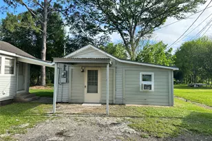 601 E Houston St, Highlands, TX 77562 - Photo 1