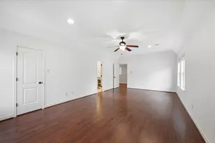 11211 Greenwillow St, Houston, TX 77035 - Photo 29