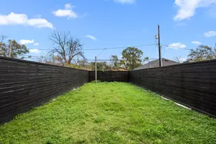 7818 Hanfro Ln, Houston, TX 77088 - Photo 37