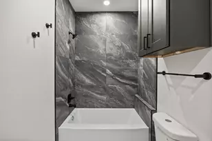 7818 Hanfro Ln, Houston, TX 77088 - Photo 17