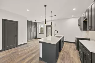 7818 Hanfro Ln, Houston, TX 77088 - Photo 3