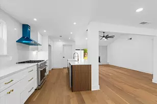 10730 Wickersham Ln, Houston, TX 77042 - Photo 15