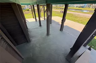 3180 Gulf Castle Dr, Crystal Beach, TX 77650 - Photo 5