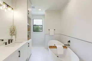 5831 Outer Banks St, Houston, TX 77091 - Photo 13