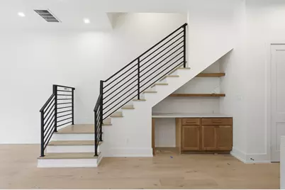 815A Lawrence Street, Houston, TX 77007 - Photo 9