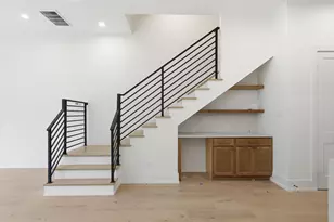 815A Lawrence St, Houston, TX 77007 - Photo 9