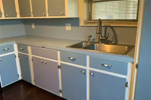 301 Travis St, Baytown, TX 77520 - Photo 17