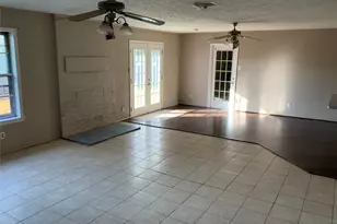 301 Travis St, Baytown, TX 77520 - Photo 11