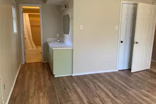 301 Travis St, Baytown, TX 77520 - Photo 25