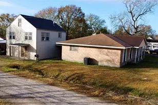 301 Travis St, Baytown, TX 77520 - Photo 3