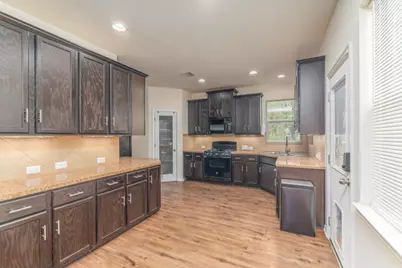 2318 Perkins Crossing Drive, Conroe, TX 77304 - Photo 11