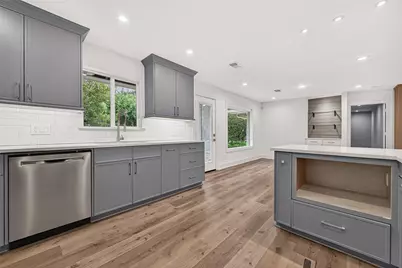 10819 Oasis Drive, Houston, TX 77096 - Photo 15