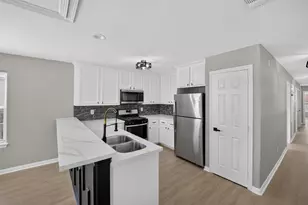 2917 Avenue M, Galveston, TX 77550 - Photo 1