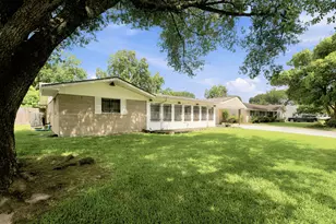 2202 French Pl, Baytown, TX 77520 - Photo 3