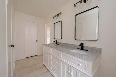 934 Goldfinch Avenue, Sugar Land, TX 77478 - Photo 11