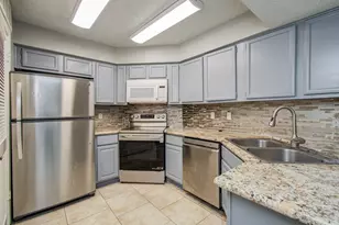 10555 Turtlewood Ct, Houston, TX 77072 - Photo 11