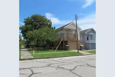 1404 38th Street, Galveston, TX 77550 - Photo 1