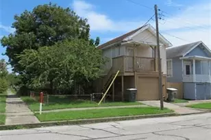1404 38th St, Galveston, TX 77550 - Photo 1