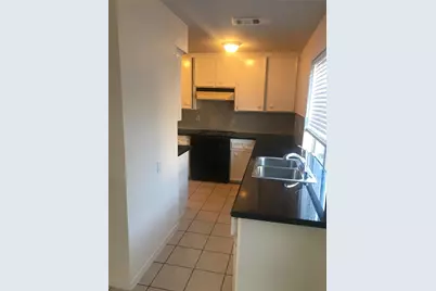 8646 Maplecrest Drive, Houston, TX 77099 - Photo 5