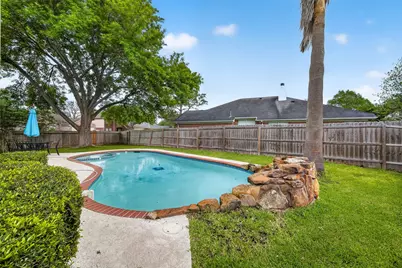 2018 Village Court Lane, Rosenberg, TX 77471 - Photo 3