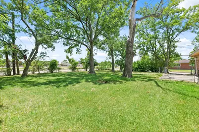 515 Lloyd Lane, Baytown, TX 77521 - Photo 27
