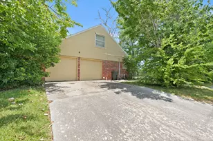 515 Lloyd Ln, Baytown, TX 77521 - Photo 3