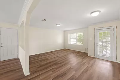 515 Lloyd Lane, Baytown, TX 77521 - Photo 5