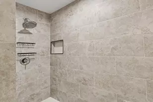 10718 Longmont Dr, Houston, TX 77042 - Photo 21