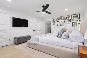 10718 Longmont Dr, Houston, TX 77042 - Photo 19