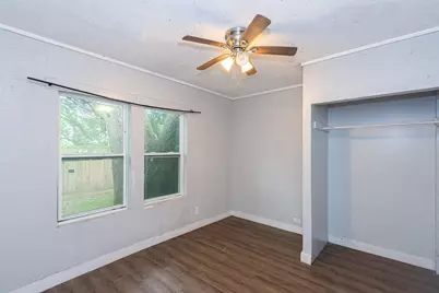 713 W Willis Street, Alvin, TX 77511 - Photo 5