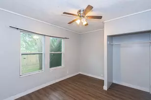 713 W Willis St, Alvin, TX 77511 - Photo 5