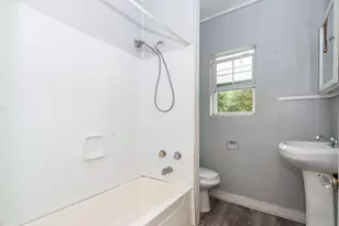 713 W Willis St, Alvin, TX 77511 - Photo 9