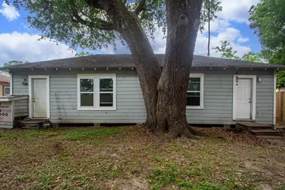 713 W Willis Street, Alvin, TX 77511 - Photo 3