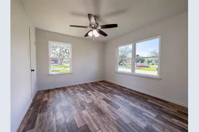 118 N Ringgold Street, West Columbia, TX 77486 - Photo 11