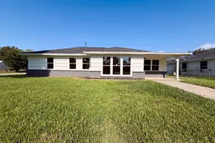 118 N Ringgold St, West Columbia, TX 77486 - Photo 1