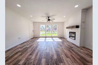 118 S Ringgold Street, West Columbia, TX 77486 - Photo 3