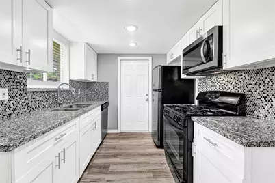 6407 Deirdre Anne Drive, Houston, TX 77088 - Photo 9