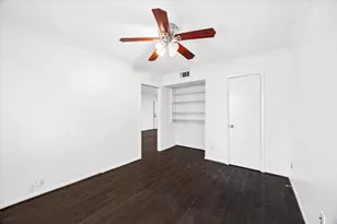 7575 Katy Fwy, Houston, TX 77024 - Photo 9