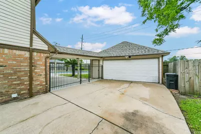 1423 Ash Meadow Drive, Houston, TX 77090 - Photo 35