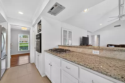 9327 Meadowcroft Drive, Houston, TX 77063 - Photo 17