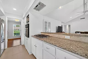 9327 Meadowcroft Dr, Houston, TX 77063 - Photo 17