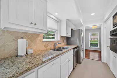 9327 Meadowcroft Drive, Houston, TX 77063 - Photo 25