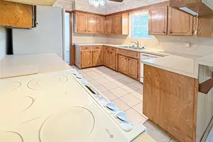 446 Countryside Dr, West Columbia, TX 77486 - Photo 7