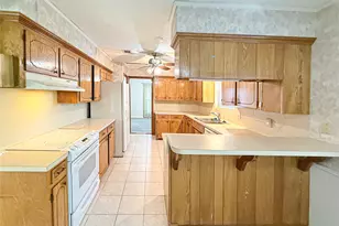 446 Countryside Dr, West Columbia, TX 77486 - Photo 11