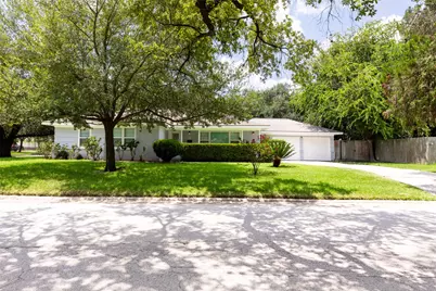 8106 Lorrie Drive, Houston, TX 77025 - Photo 21