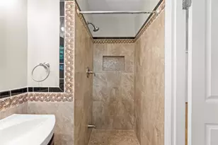 8106 Lorrie Dr, Houston, TX 77025 - Photo 17