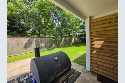 305 Miles Road, Bacliff, TX 77518 - Photo 11