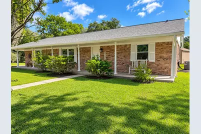 504 Edgewater Street, Clute, TX 77531 - Photo 1