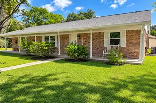504 Edgewater St, Clute, TX 77531 - Photo 1